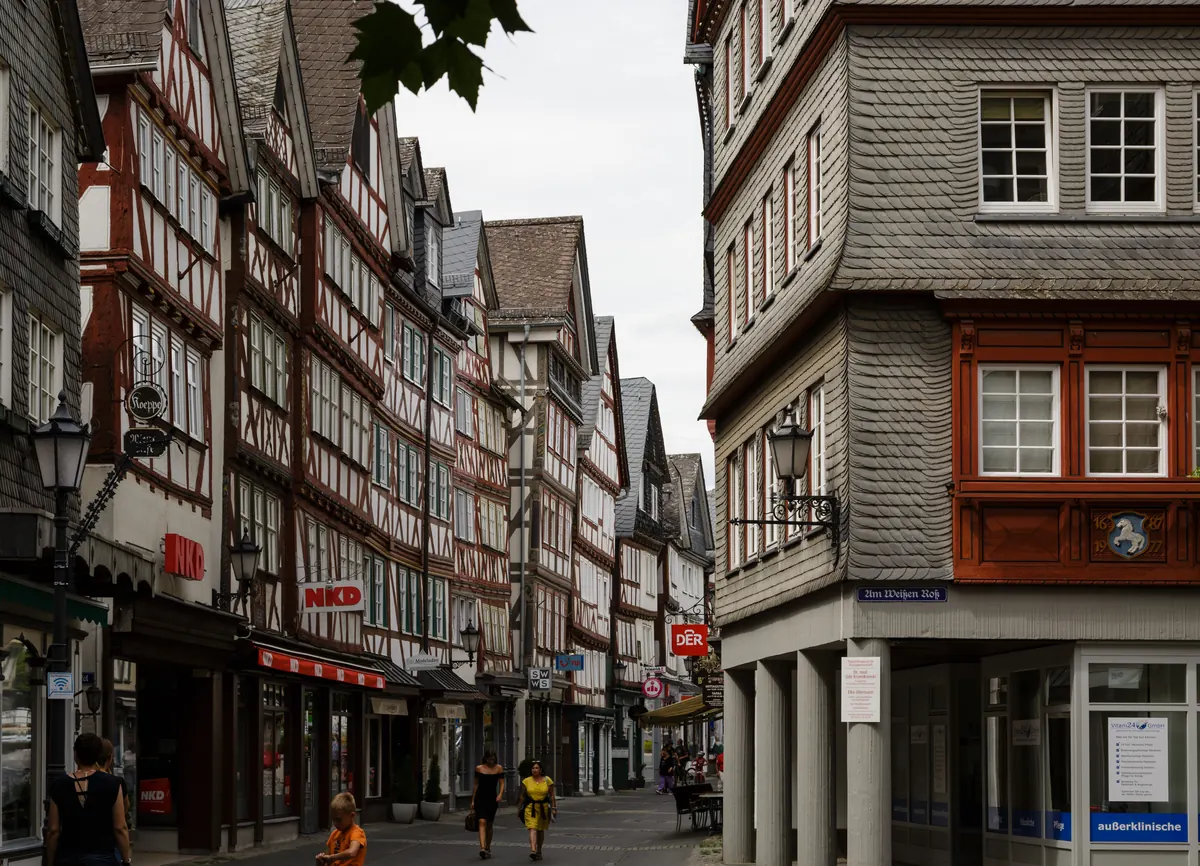 Altstadt Herborn mit historischen Fachwerkhäusern an der Hauptstraße