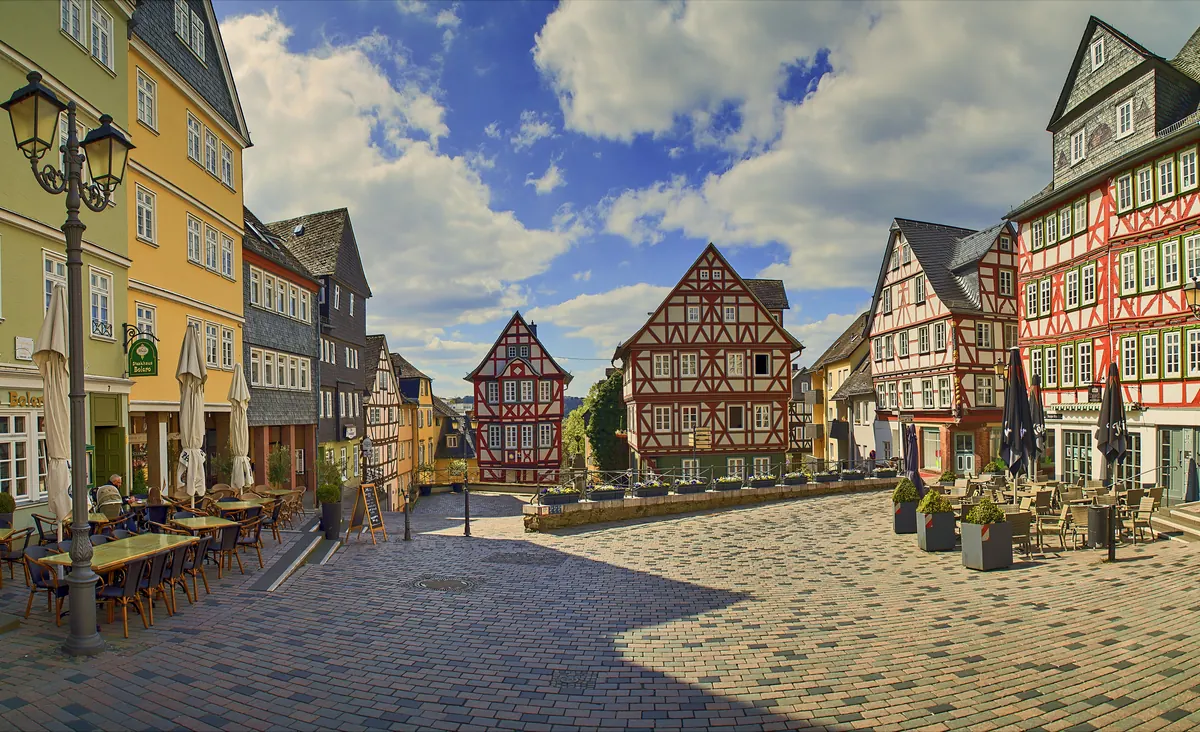 Kornmarkt in der historischen Altstadt von Wetzlar mit Fachwerkhäusern